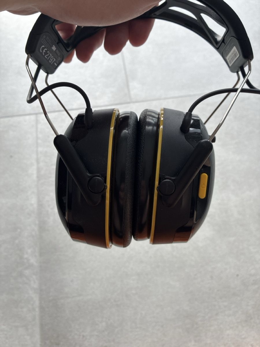 3M Gesichts- und Gehörschutz: Casque anti-bruit 3M WorkTunes – Neu (gemäss Beschreibung) aus Gampelen von ven_k2vf 3
