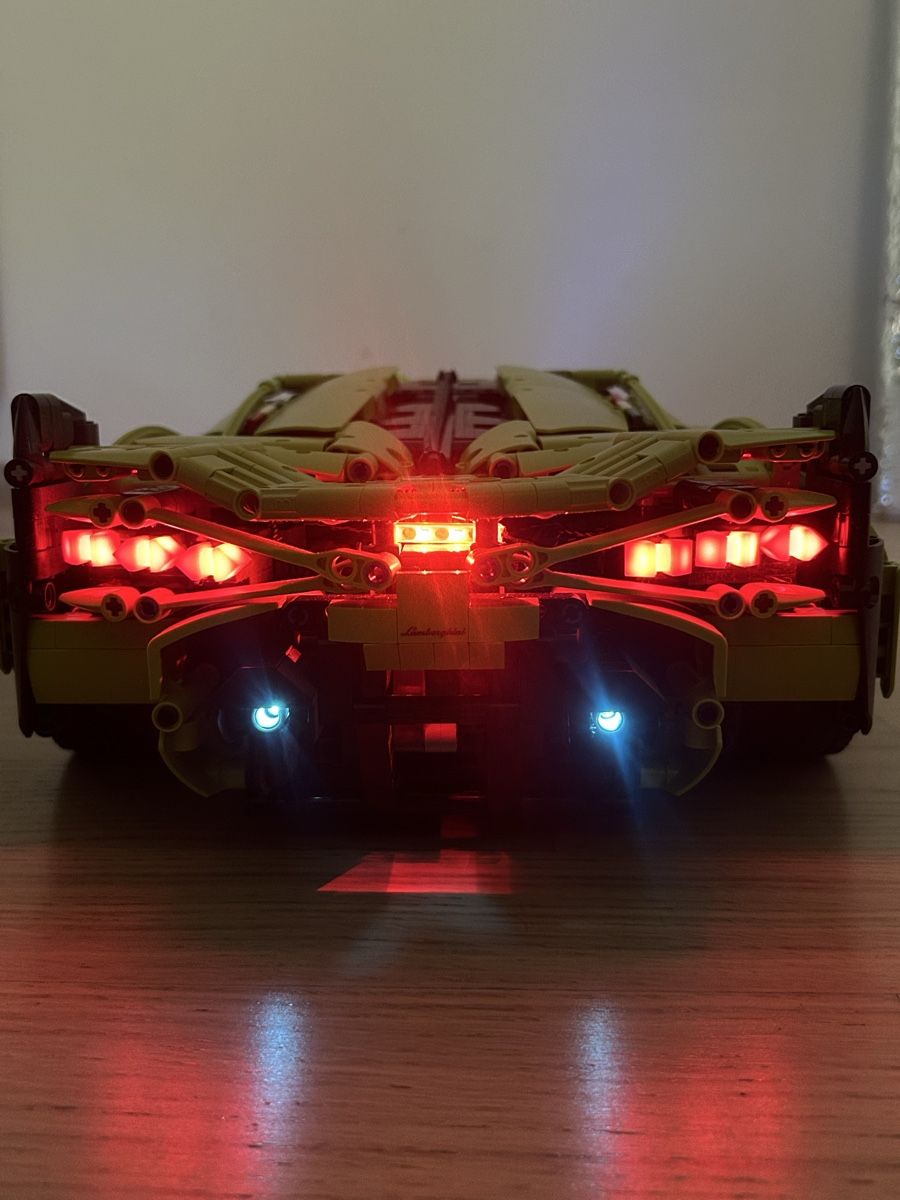Lamborghini Modellautos: LEGO Technic Lamborghini Sián 42115 with custom LED lights – Gebraucht aus Zürich von giovi321 2