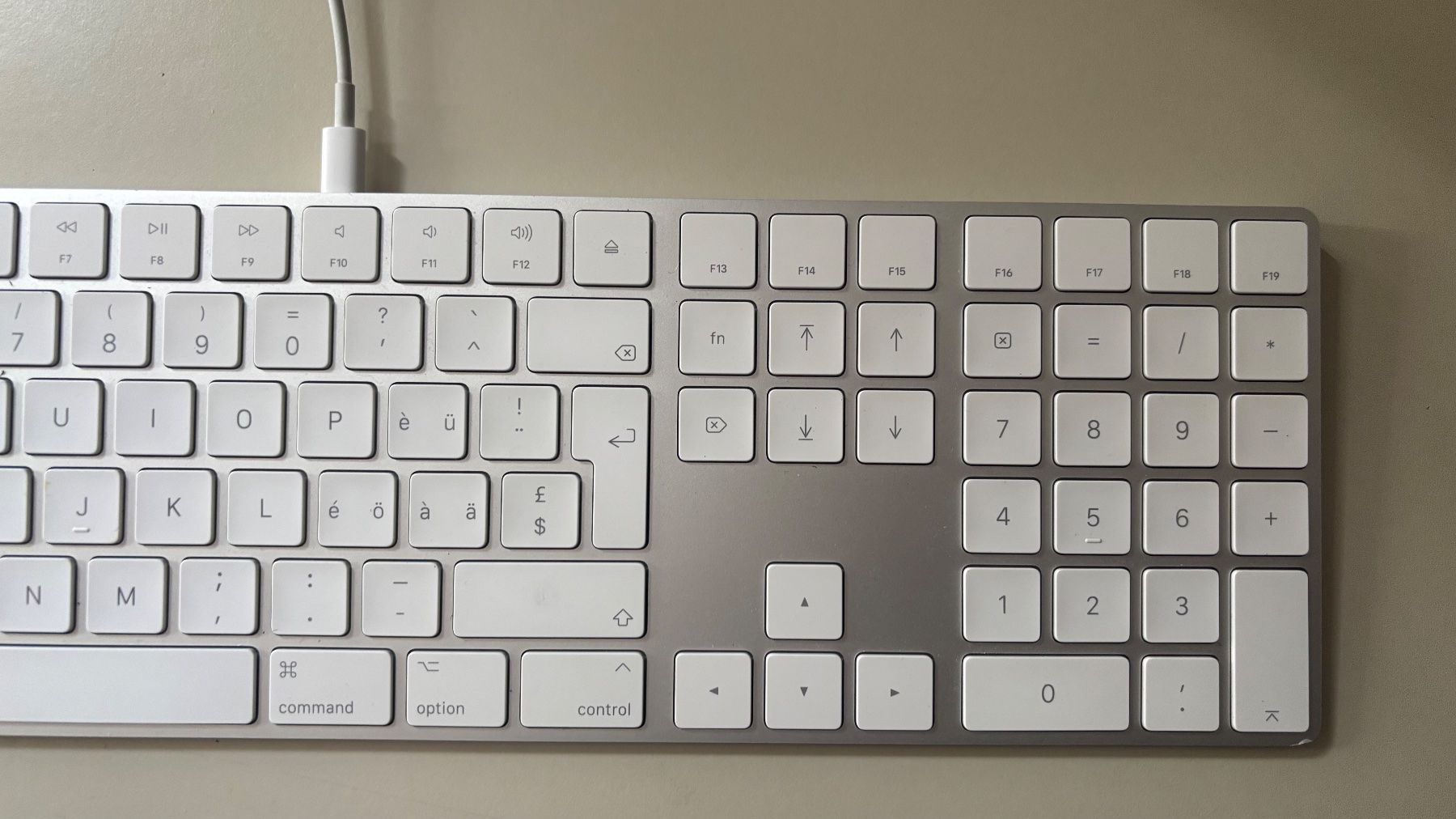 Apple Claviers: Apple Magic Keyboard mit Nummernblock – D'occasion à Wald ZH par ukulele77 3