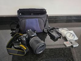 Nikon D5000 mit Sigma 18-250mm und Zubehör