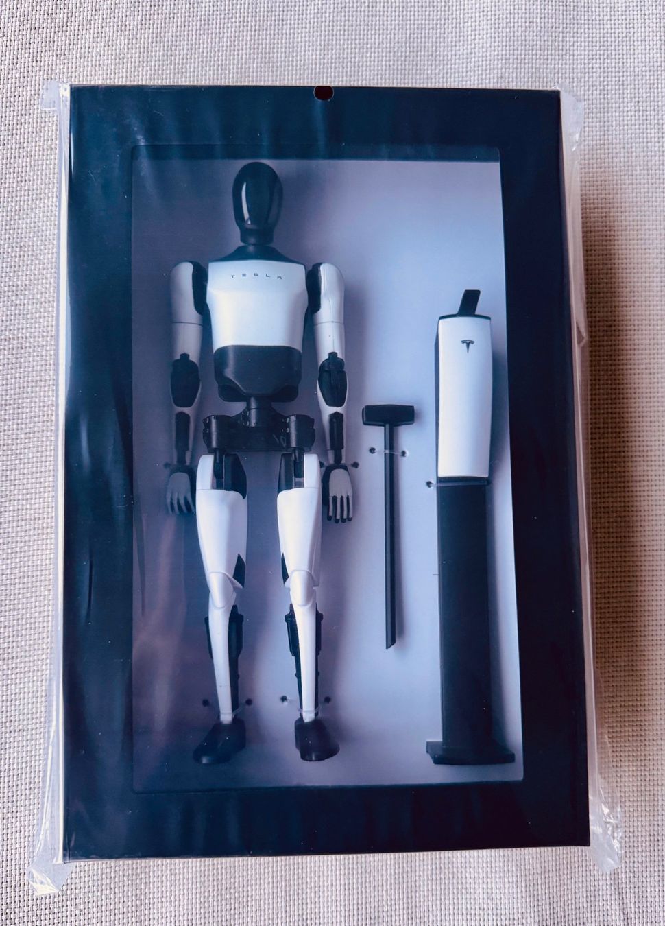 Statuette: Tesla Bot Actionfigur Optimus NEU OVP – Nuovo e nell'imballaggio originale da Flums venduto da Wohrschinli 2