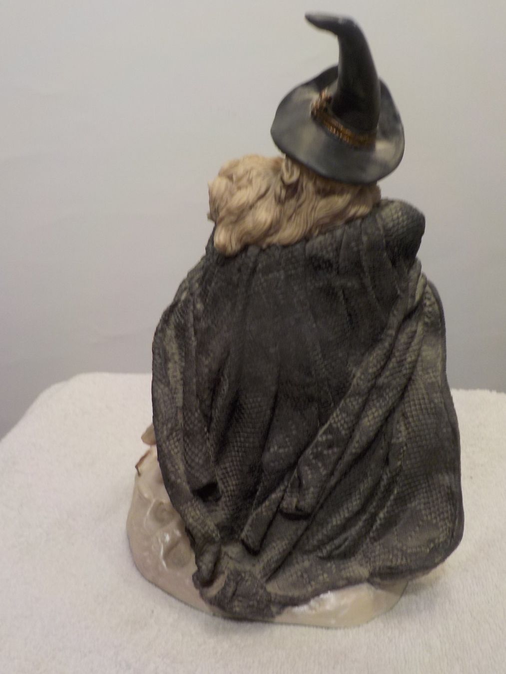 Statuette: Fantasie Figur Zauberer mit Wolf  Thorlief Graubart – Nuovo (secondo la descrizione) da Bülach venduto da Freieck 2