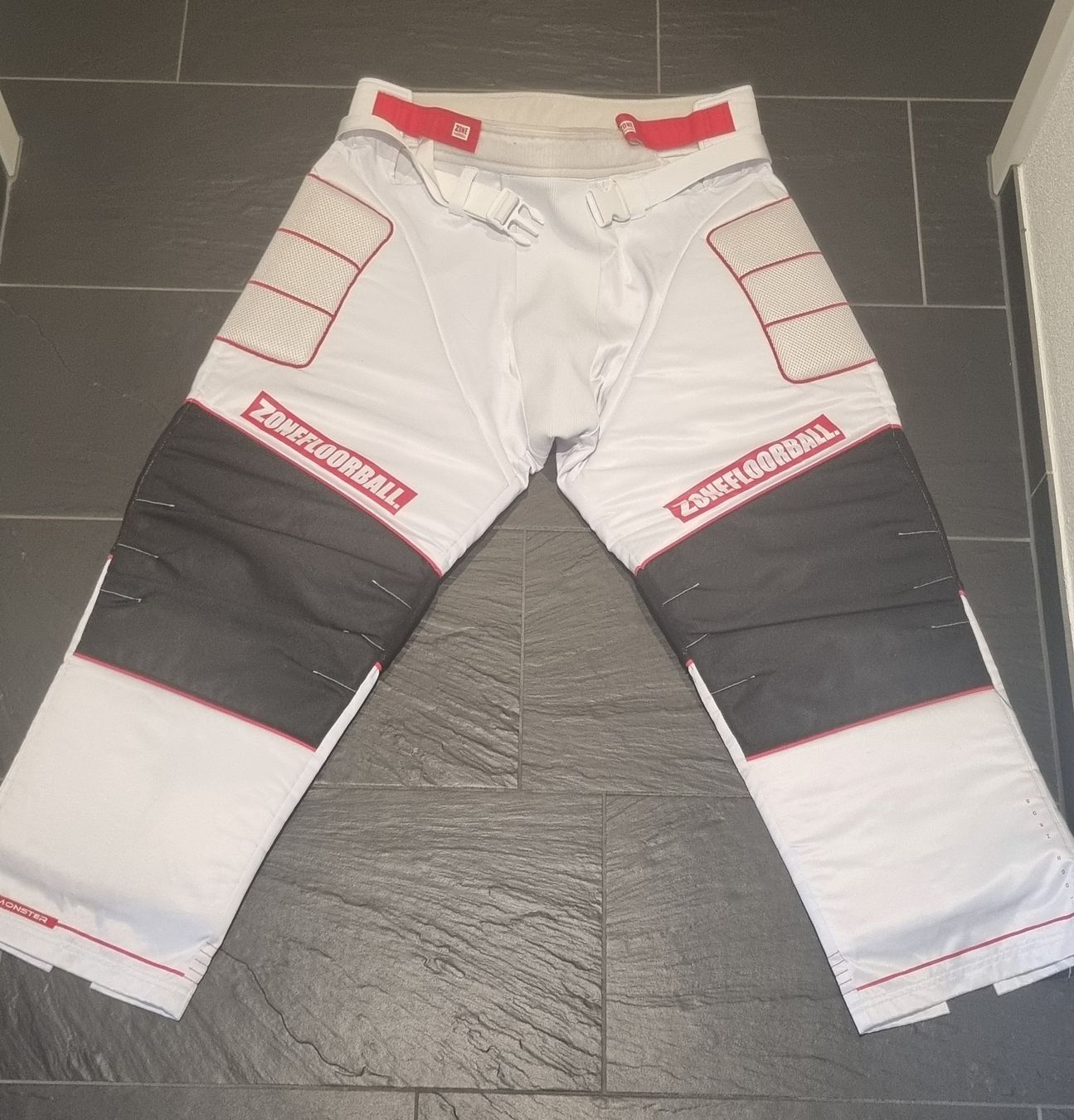 Pantaloni: Zone Goaliehose MONSTER weiss/rot – Nuovo (secondo la descrizione) da Hombrechtikon venduto da Sturz