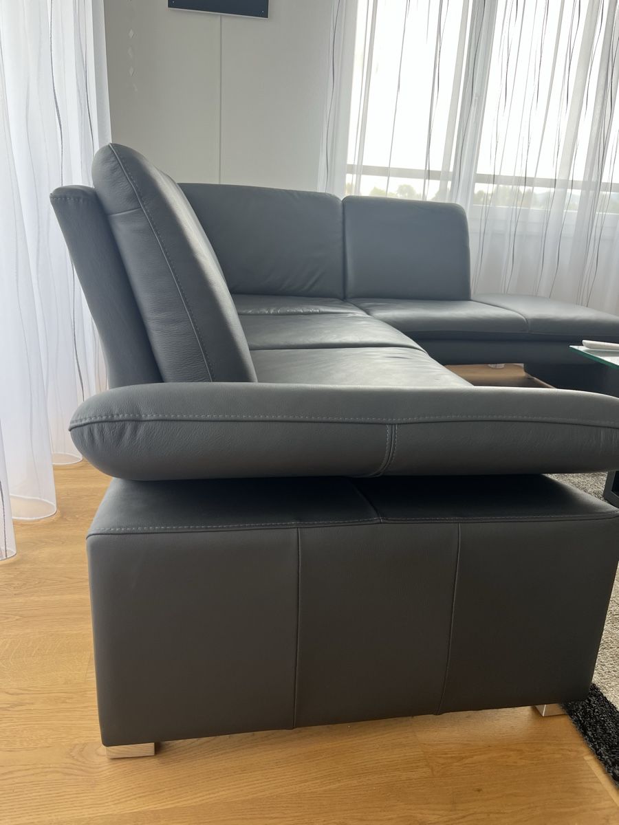 Sofas: Gut erhaltene Eckcouch / Sofa aus echtem Leder, Grau – Gebraucht aus Wittenbach von maggi.gentina 4