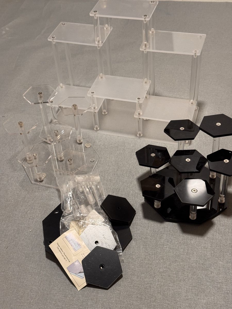 Vitrines: Vitrine Ständer Acryl / Verkaufsstaänder  – D'occasion à Bern par Shutter-Palace