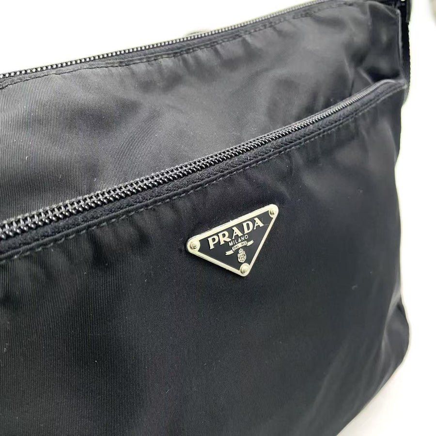 Prada Sacs: Prada Vera Triangle Shoulder Bag – Neuf (Voir description) à Chamoson par Sapoloshop 3