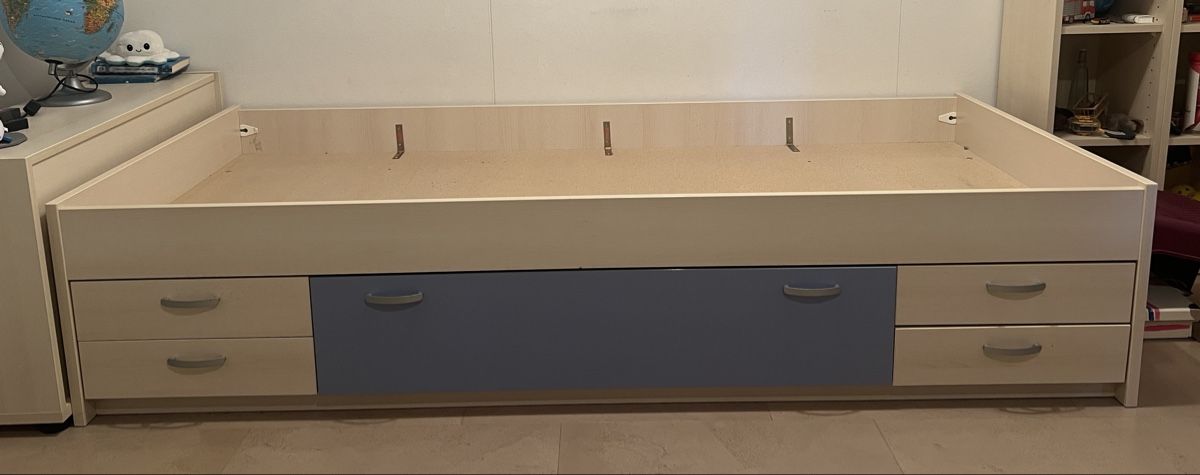 Lits: Jugendbett mit Kommode  – D'occasion à Büttikon AG par Jahacymipa.01 2