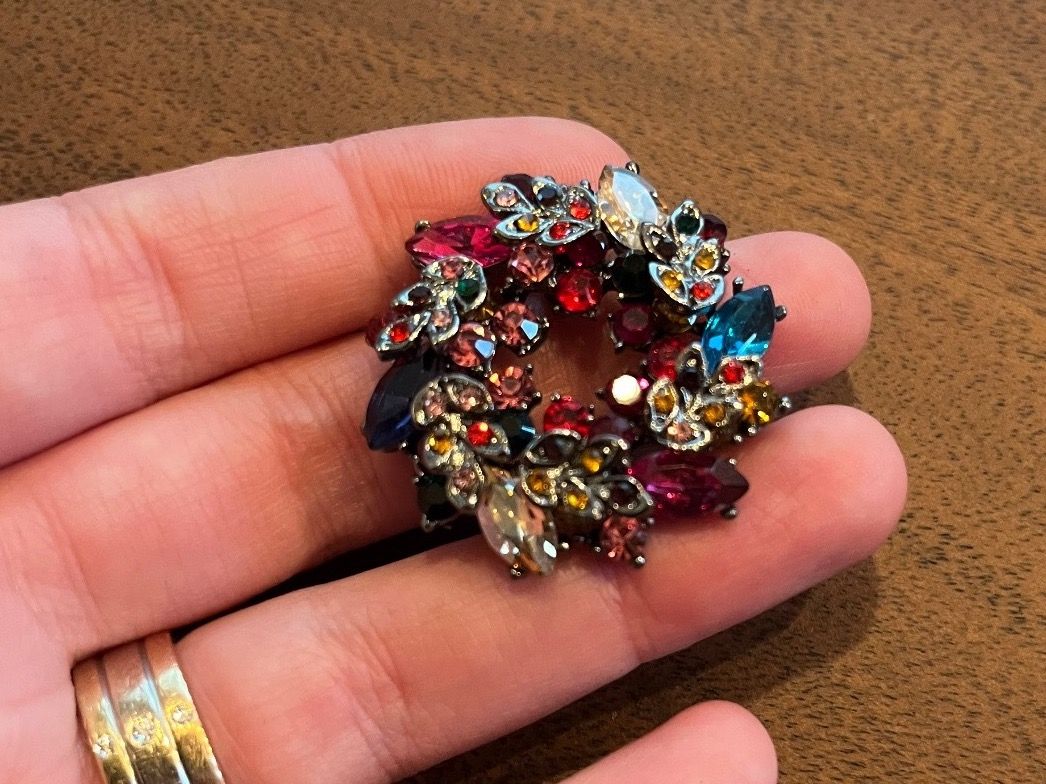 Spille & Fermagli: Brosche Kranz ( Strass) – Nuovo e nell'imballaggio originale da Gams venduto da Mariawicca 2