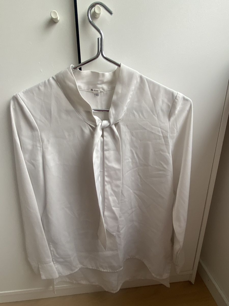 Camicette: Blouse – Usato da Thalwil venduto da zhe_69pd 1