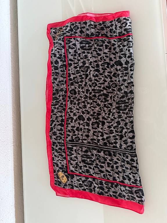 Foulard & Sciarpe: Guess Seidenhalstuch – Usato da Wahlen b. Laufen venduto da mic_vn7n 1
