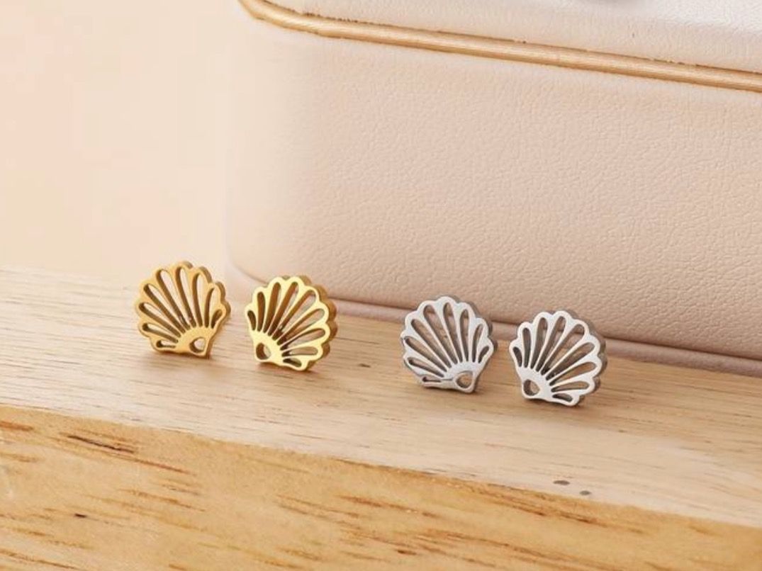Orecchini pendenti & Orecchini a lobo: Ohrenstecker Muscheln gold/silber – Nuovo e nell'imballaggio originale da Laufen venduto da Bellavitaboom 1