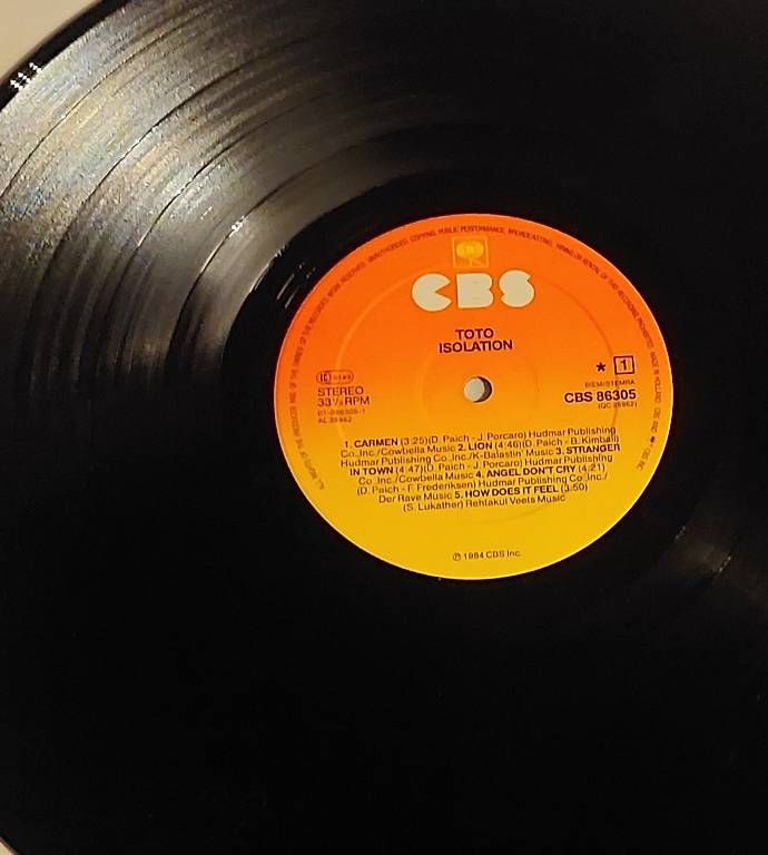 Dischi in vinile: TOTO: " Isolation"LP (1984)  – Usato da NENDELN venduto da Vinylandmote 2