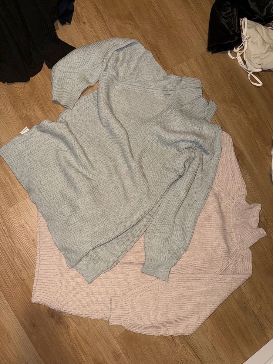 H&M Pullover & Sweatshirts: 2x Pulloverkleider  – Neu (gemäss Beschreibung) aus Kefikon TG von jel_72fp 1