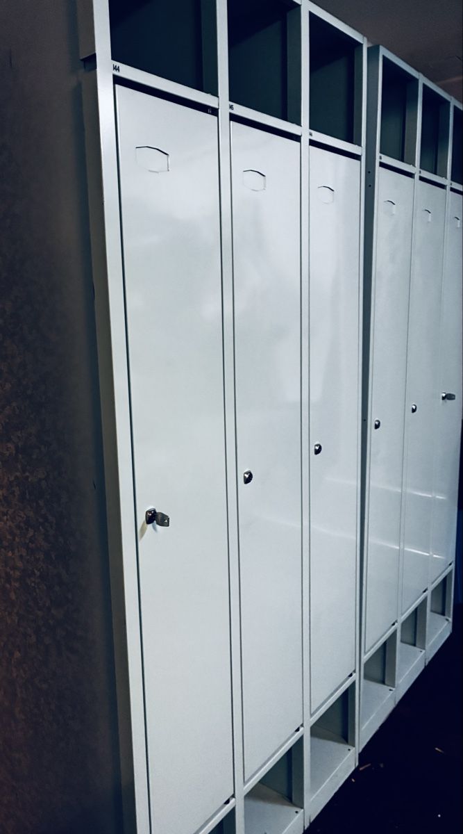 Garderobe: 3er Spind Metallschrank 2 Stück – Gebraucht aus Scharans von fil_ngr5 1