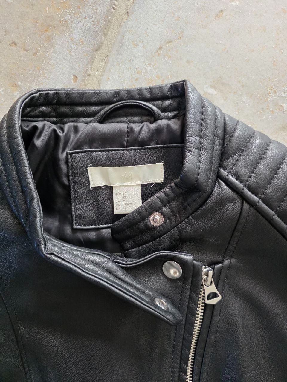 H&M Giacche: Kunstlederjacke Gr.. 42 H&M – Usato da Maur venduto da Edsch 1