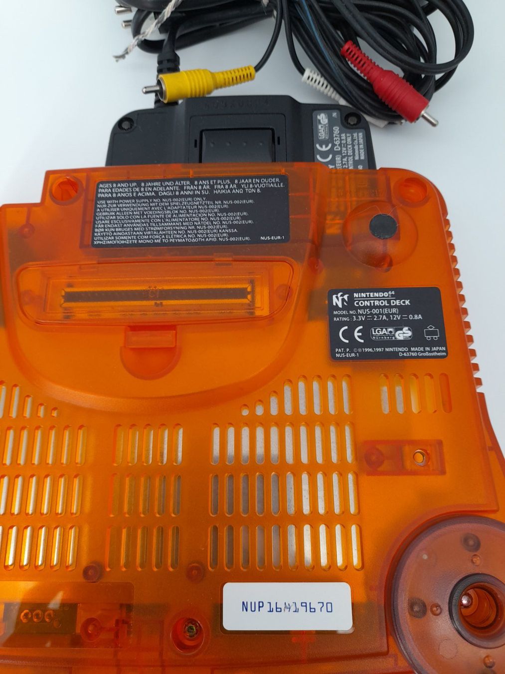 Nintendo Console: Console Nintendo 64 Orange avec 2 manettes – Usato da Delémont venduto da Loccaze2015 2