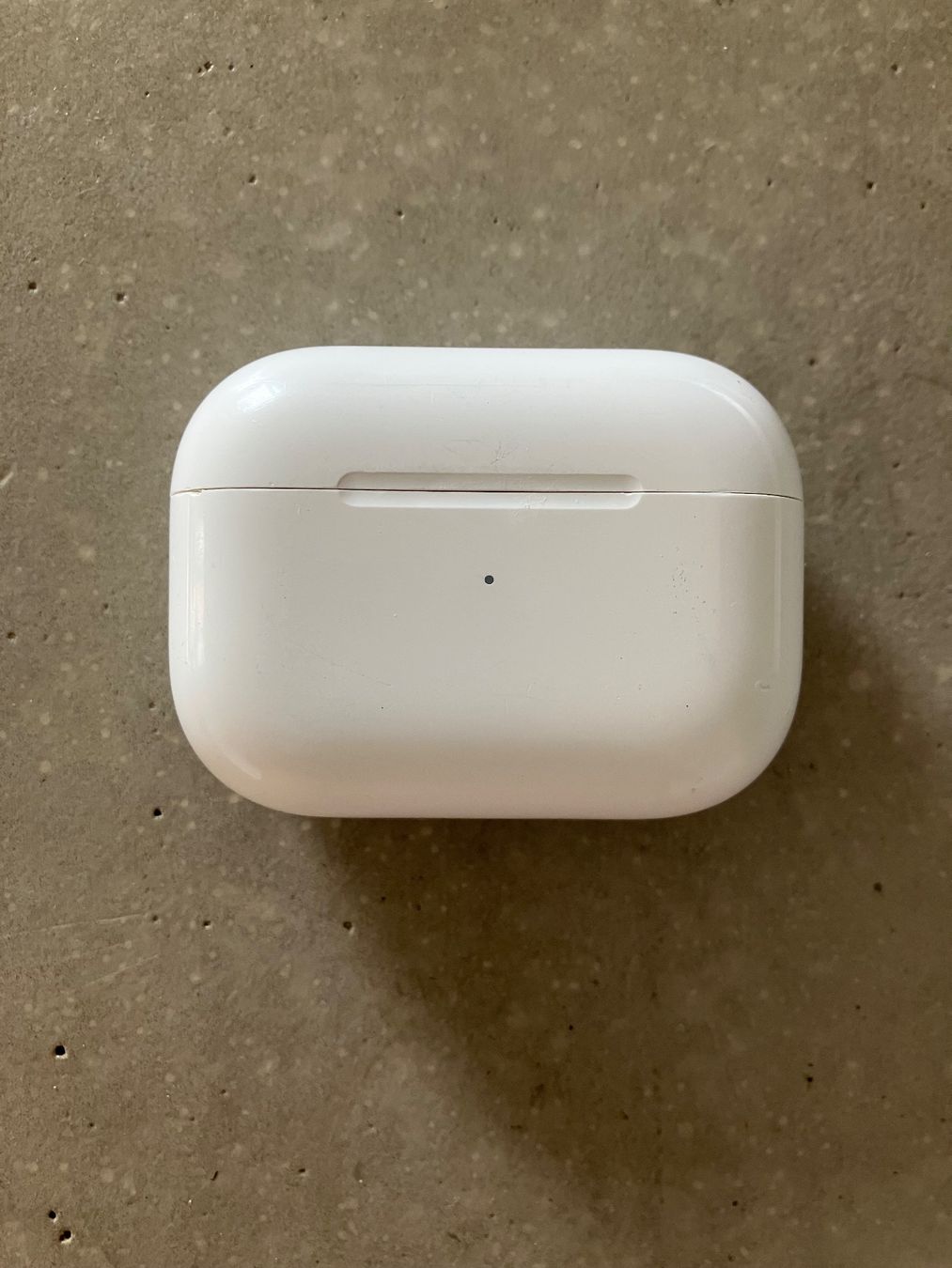 Apple Kopfhörer: Apple AirPods Pro 1 Charging Case – Gebraucht aus Lausanne von mr.v 1