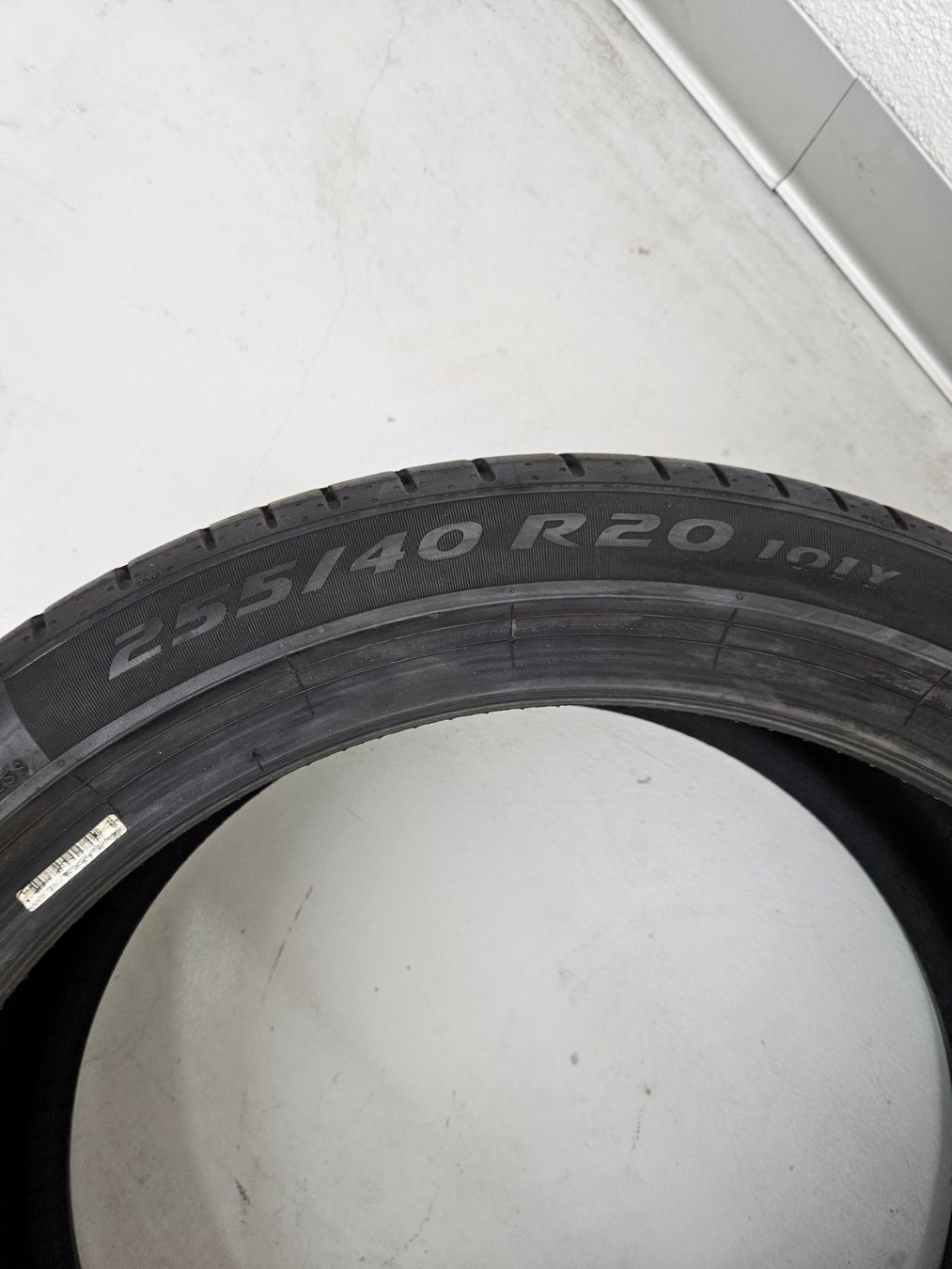 Pirelli Pneus & Kompletträder: Sommerreifen Pirelli P-Zero 255/40 R20 – Neu (gemäss Beschreibung) aus Thierachern von Ersa_Pieren_AG 1