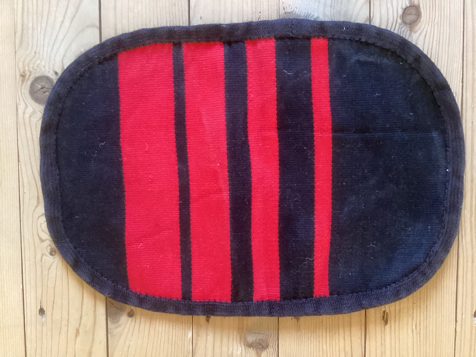 Set di tavolo e panche: 6 Tischsets: rot, schwarz plus… – Usato da Muttenz venduto da bar_ws7n
