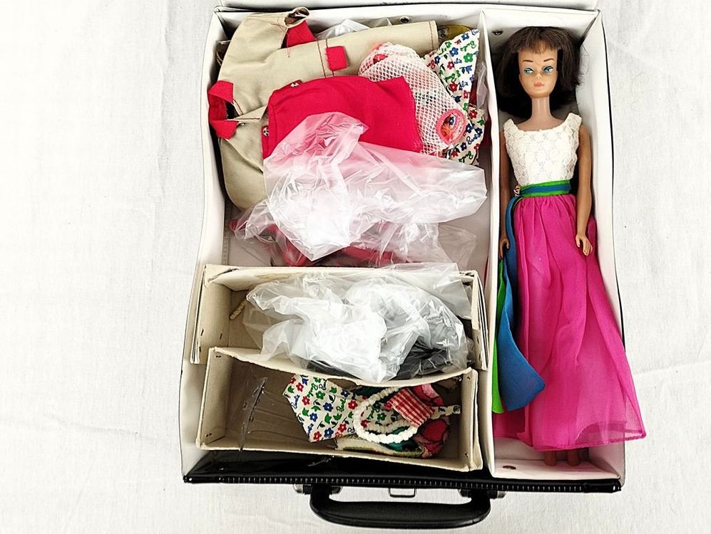 Barbie Koffer mit Barbie Puppe (Gebraucht) in Schübelbach für CHF 381 ...