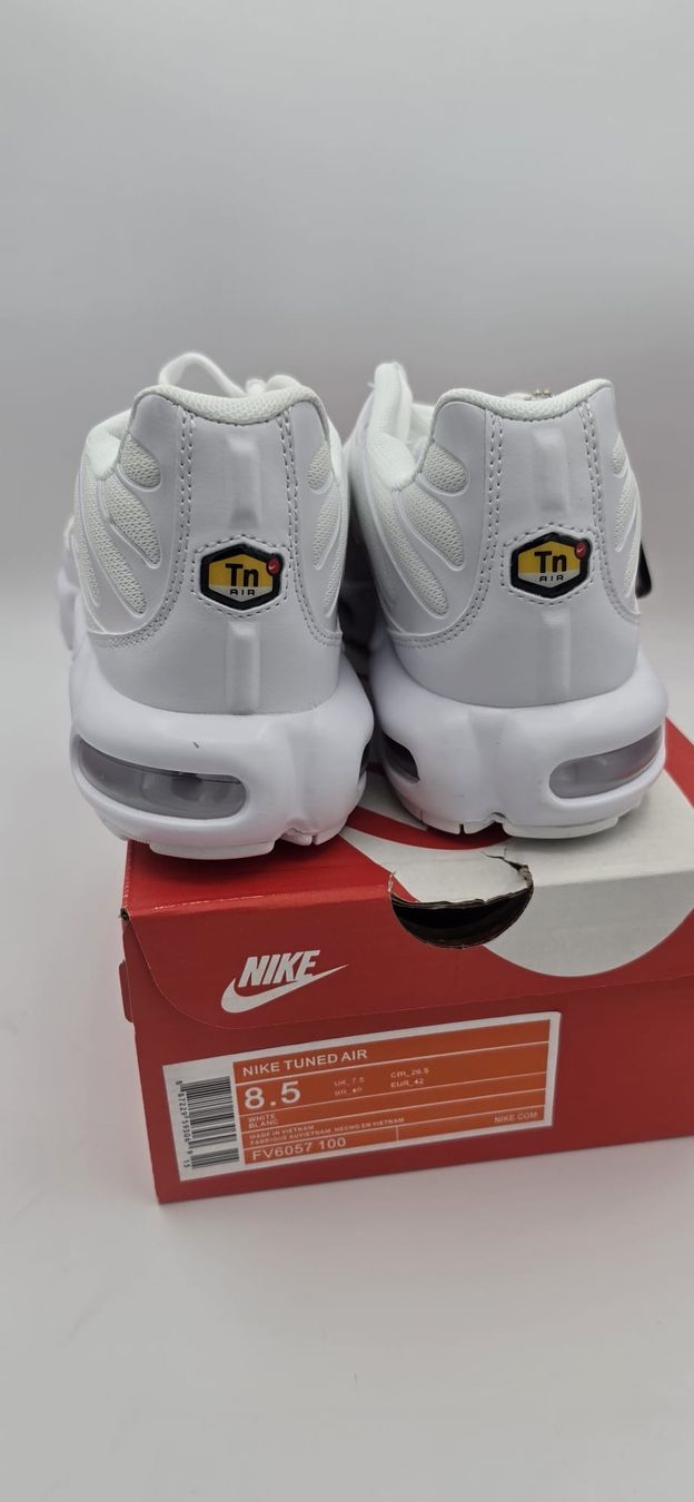 Nike Herrenschuhe: Nike Air Max Plus TN Weiss/Rot Grösse 42  – Neu und originalverpackt aus Nürensdorf von mob_v52r 1