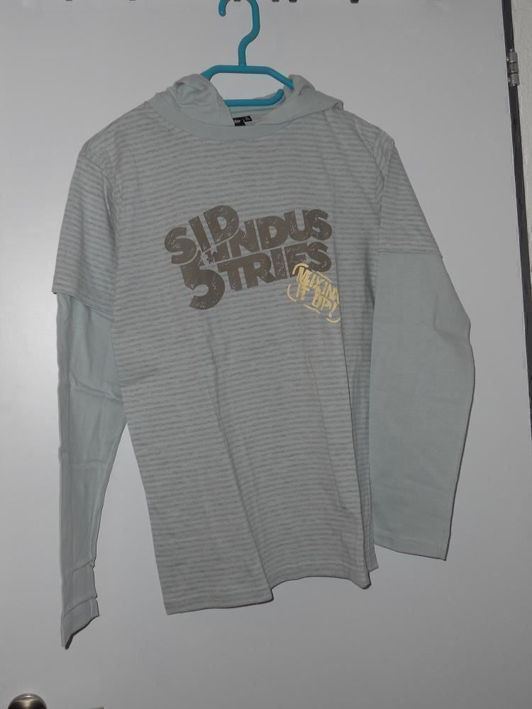 Camicie, T-shirt & Polo: Neu: T'Shirt langarm mit Motiv + Kapuze - hellblau/hellgrau – Nuovo (secondo la descrizione) da Uznach venduto da Laeuffer