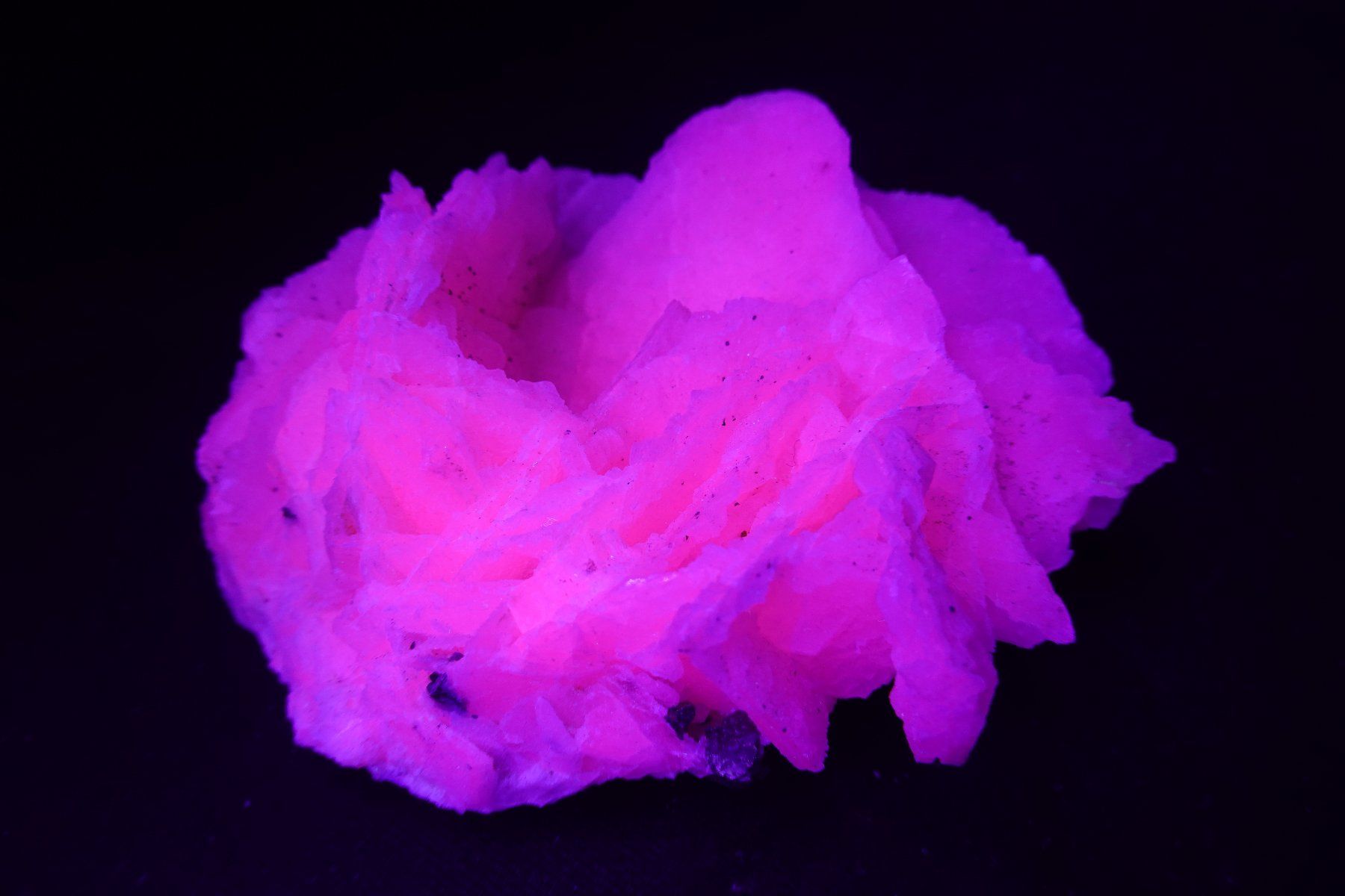 Minerali & Pietre curative: Calcit var. Manganoan (UV-Pink) – Usato da Schinznach Bad venduto da Demerald 8