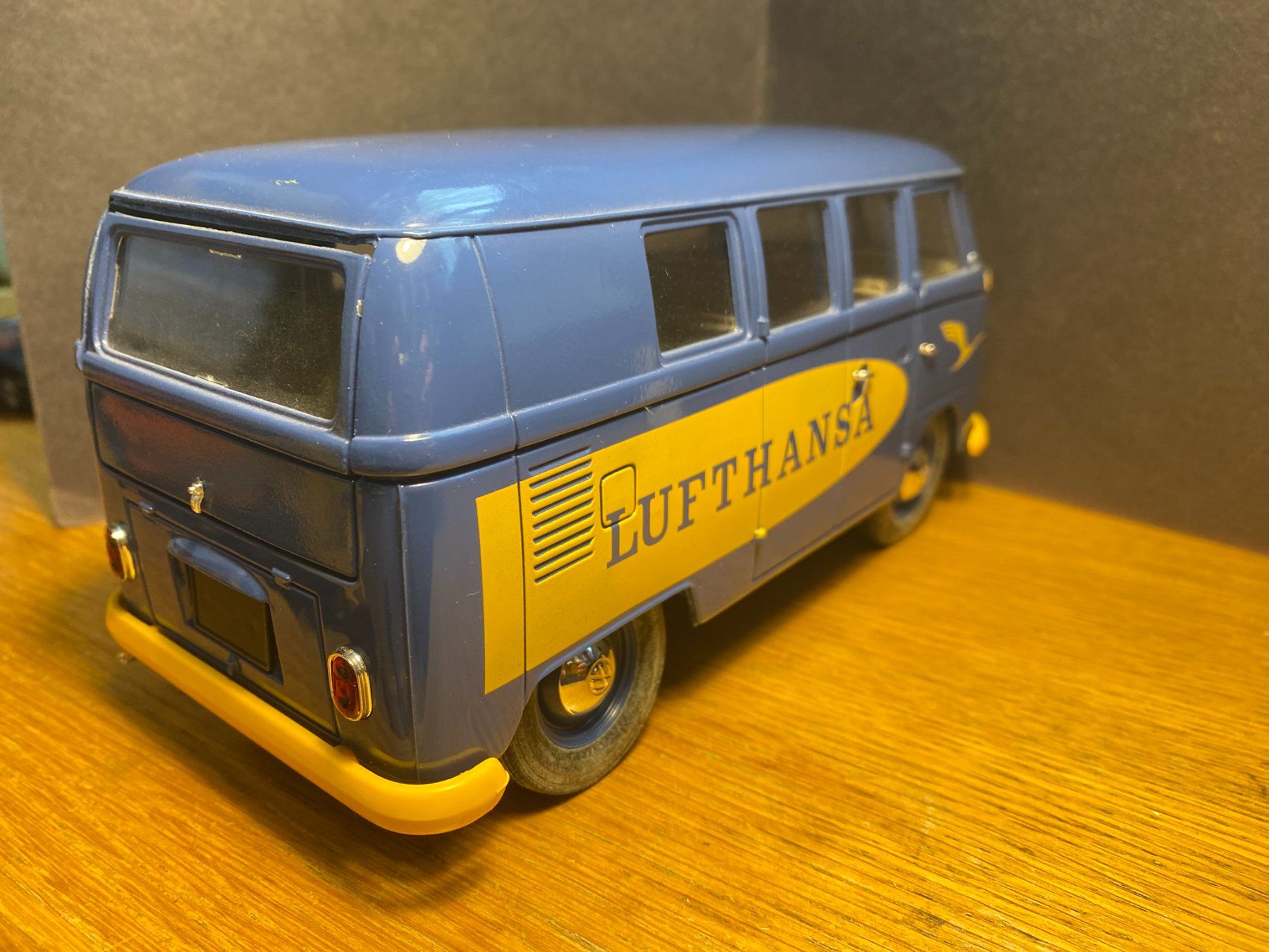 Solido Modellini d'auto: VW Bus T1 Lufthansa 1966 - Solido 1:19 – Usato da Spiez venduto da Mlandcruiser 5