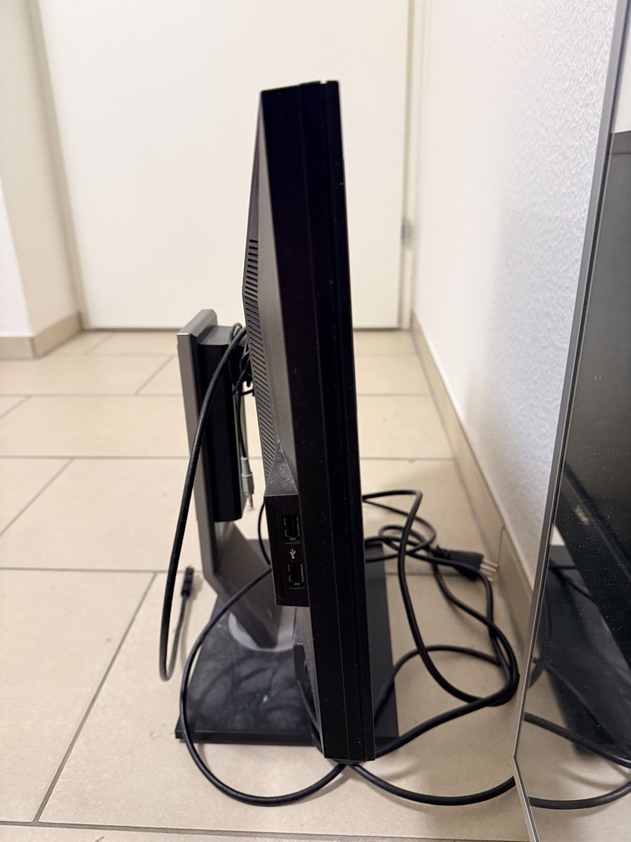 Dell Monitor: Dell Monitor – Usato da Birsfelden venduto da noahpellecchia 2