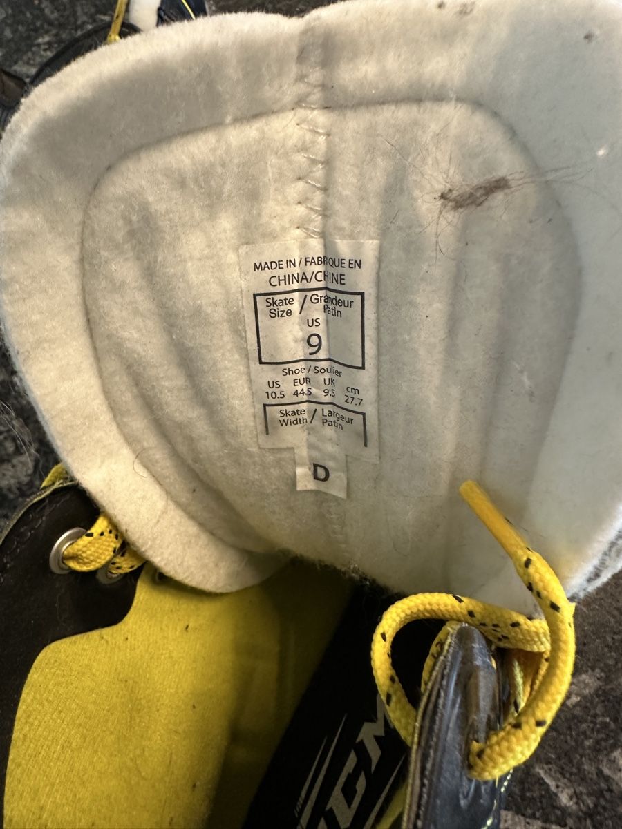 Ccm Pattini in linea & Pattini a rotelle: CCM Skates Grösse US 9 gebraucht / Carbon – Usato da Meikirch venduto da sjo1990 1