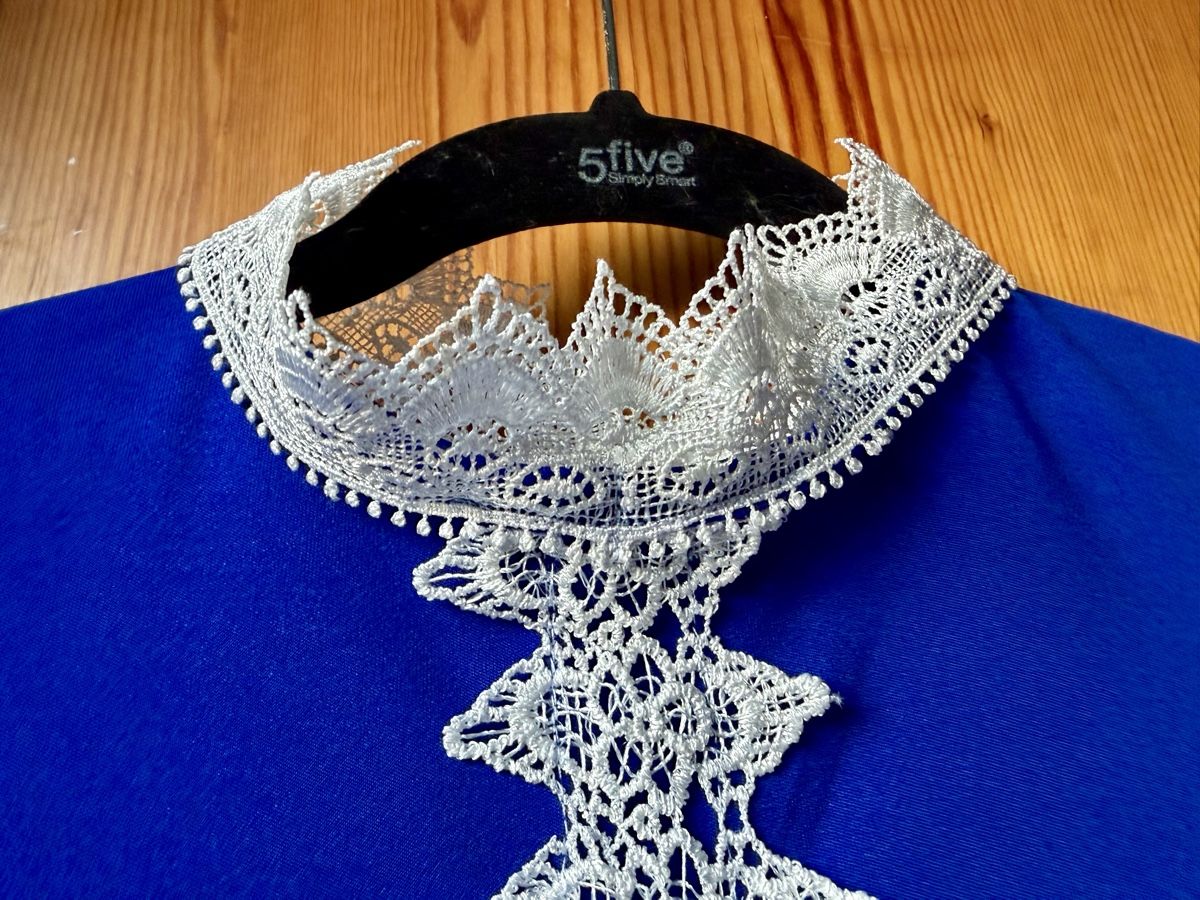 Kleider: Robe bleu avec dentelle blanche – Neu und originalverpackt aus Carouge GE von orc_88rq 1