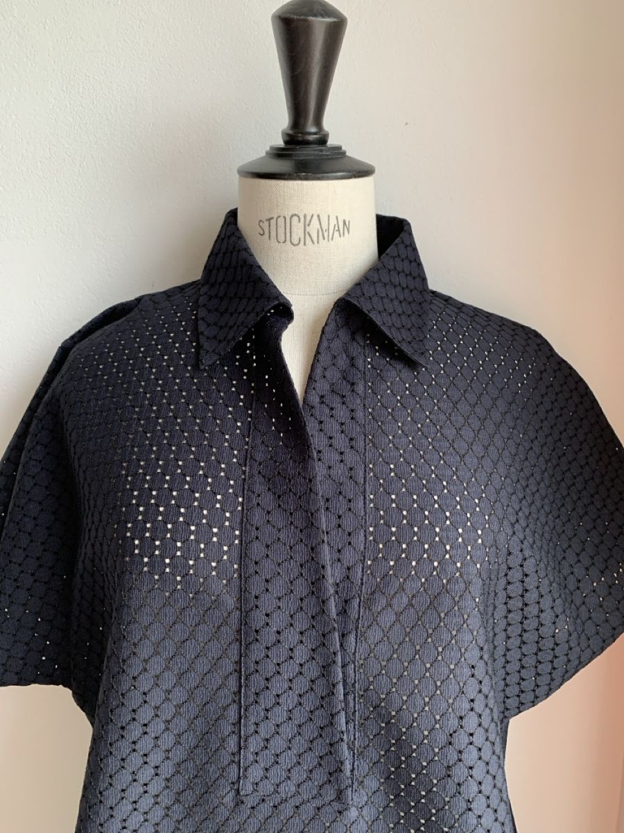 Akris Camicette: AKRIS: Elegante dunkelblaue Kurzarm-Bluse, 36 – Nuovo (secondo la descrizione) da Luzern venduto da designluzern 1
