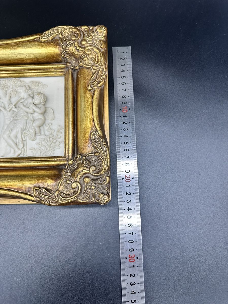 Biglie: Vintage Gold Frame and Bas-Relief Deco – Usato da Villmergen venduto da JacRon 2