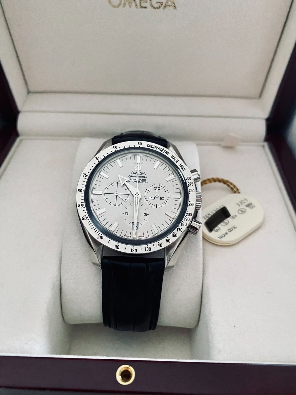 Omega Orologi: Omega Speedmaster Broad Arrow - 18k White Gold – Usato da Wettswil venduto da HeureNoble