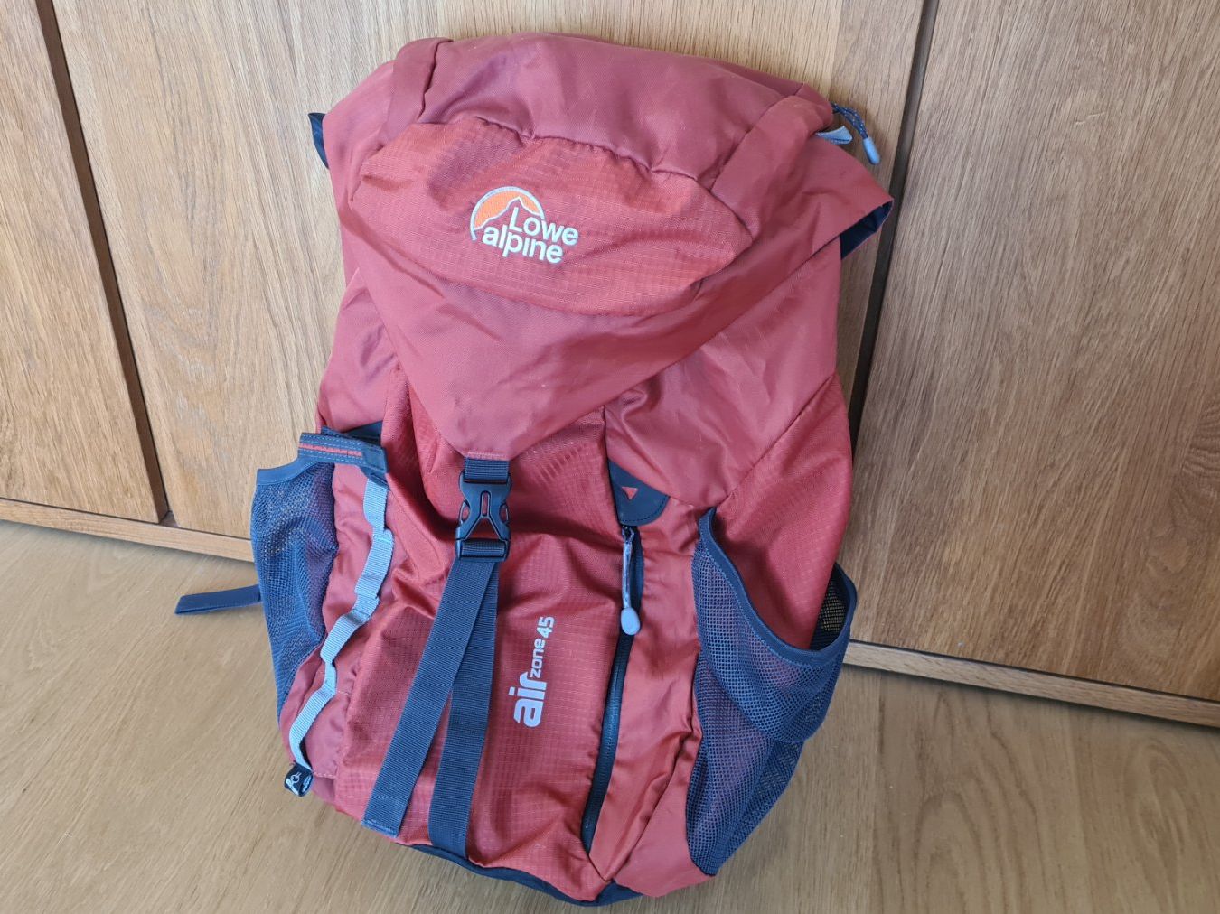 Loewe Zaini: LOWE alpine airZone 45L Wander-/Trekking Rucksack – Usato da Winterthur venduto da stufaphi