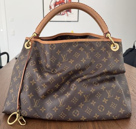 Louis Vuitton Artsy Monogram