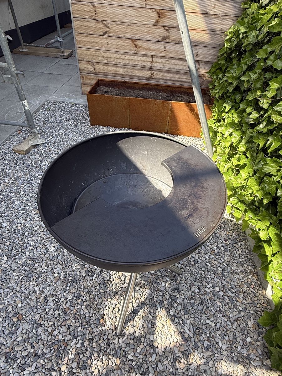 Bracieri: Höfats Grill mit Plancha und Untergestell – Usato da Biel-Benken BL venduto da Aplus0 2