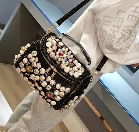 MUSTE HAVE - stylische und edle Tasche mit Perlen, 25x20cm