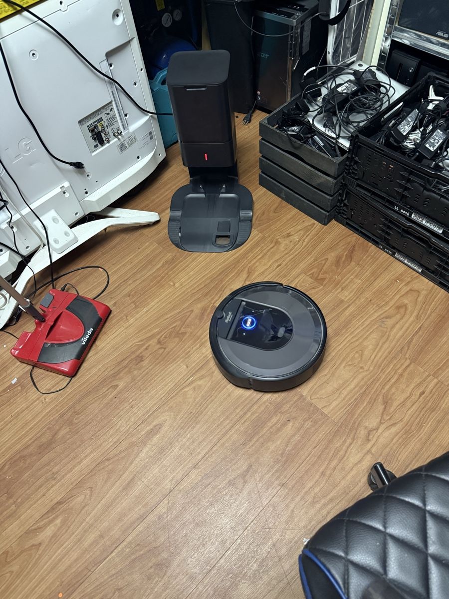 Irobot Aspirapolveri & Accessori: iRobot Roomba i7+ Saugroboter mit Absaugstation - Top! – Usato da Birsfelden venduto da mah_6yvz 3