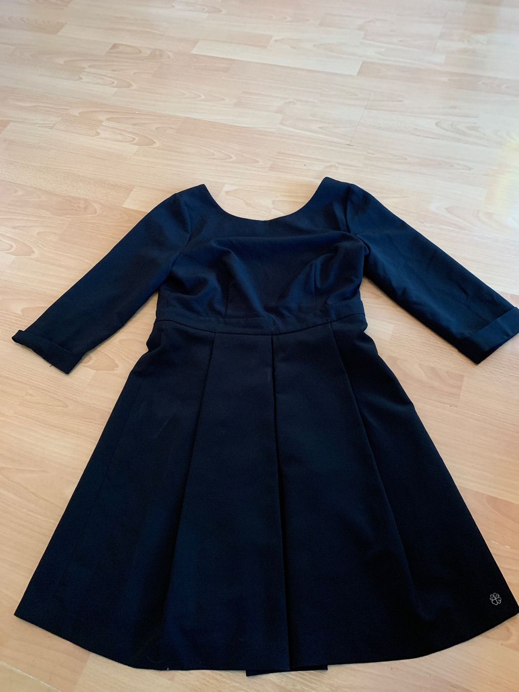 Kleider: Magnifique robe noire Lpb taille 40 – Gebraucht aus MEYRIN von Gwendo10