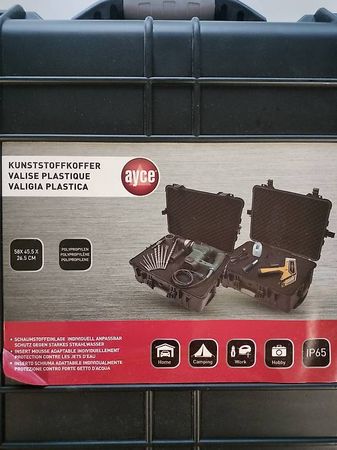 Neuer Kunststoffkoffer 