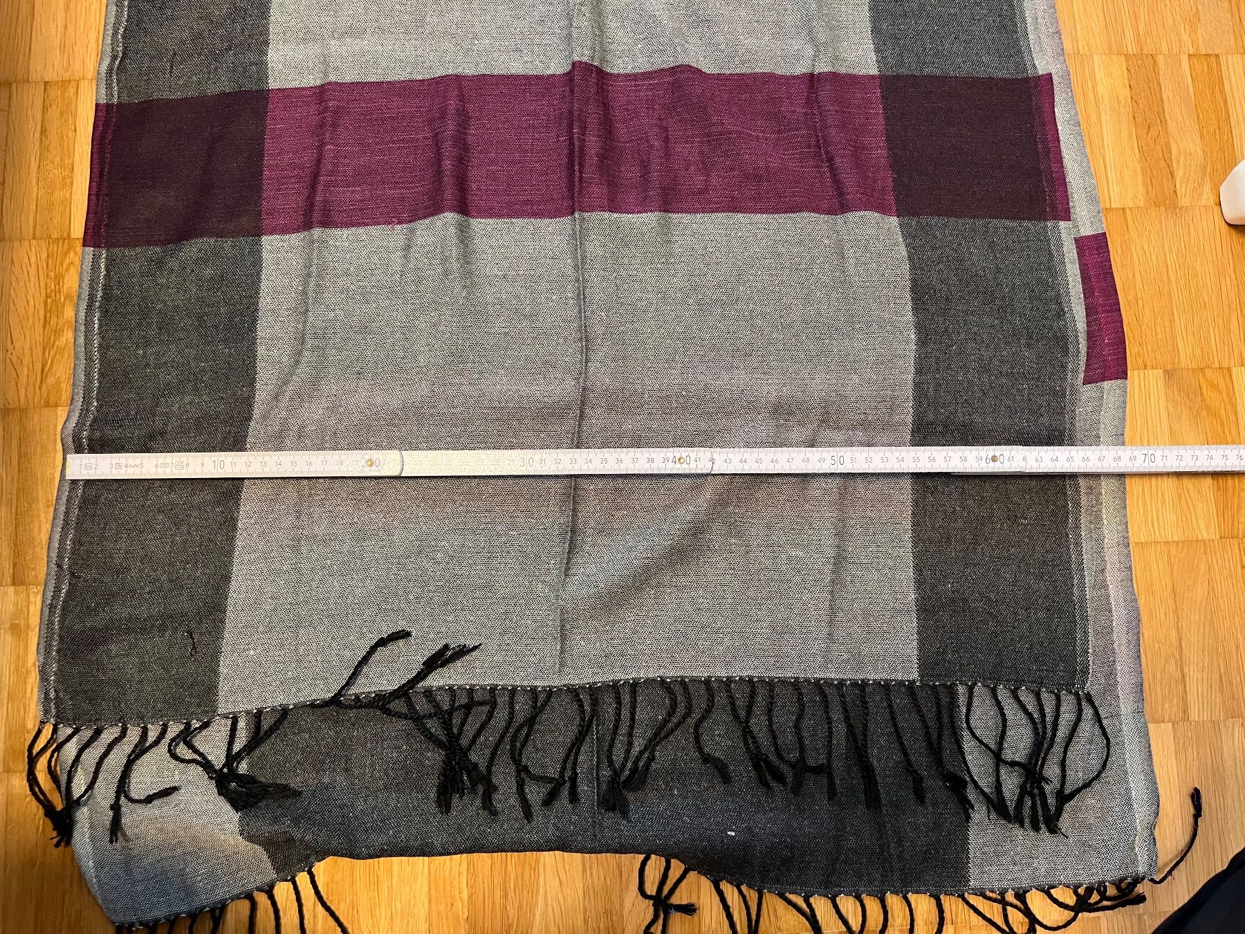 Foulard & Sciarpe: Schicker Schal, grau-lila kariert, mit Fransen – Usato da Jona venduto da Good_luck1_