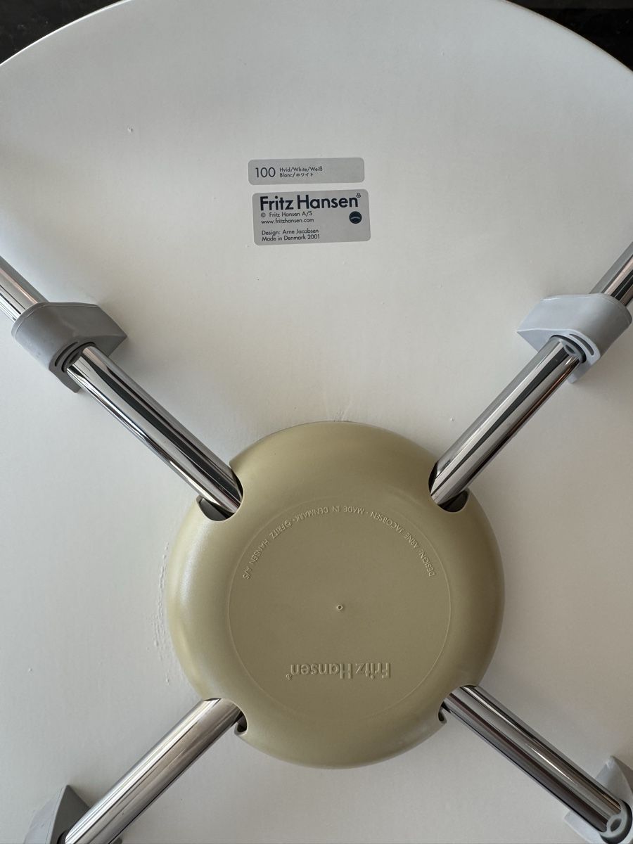 Fritz Hansen Sedie: 4x Fritz Hansen Stühle, weiss – Usato da Eschenbach SG venduto da Patrick.original 1