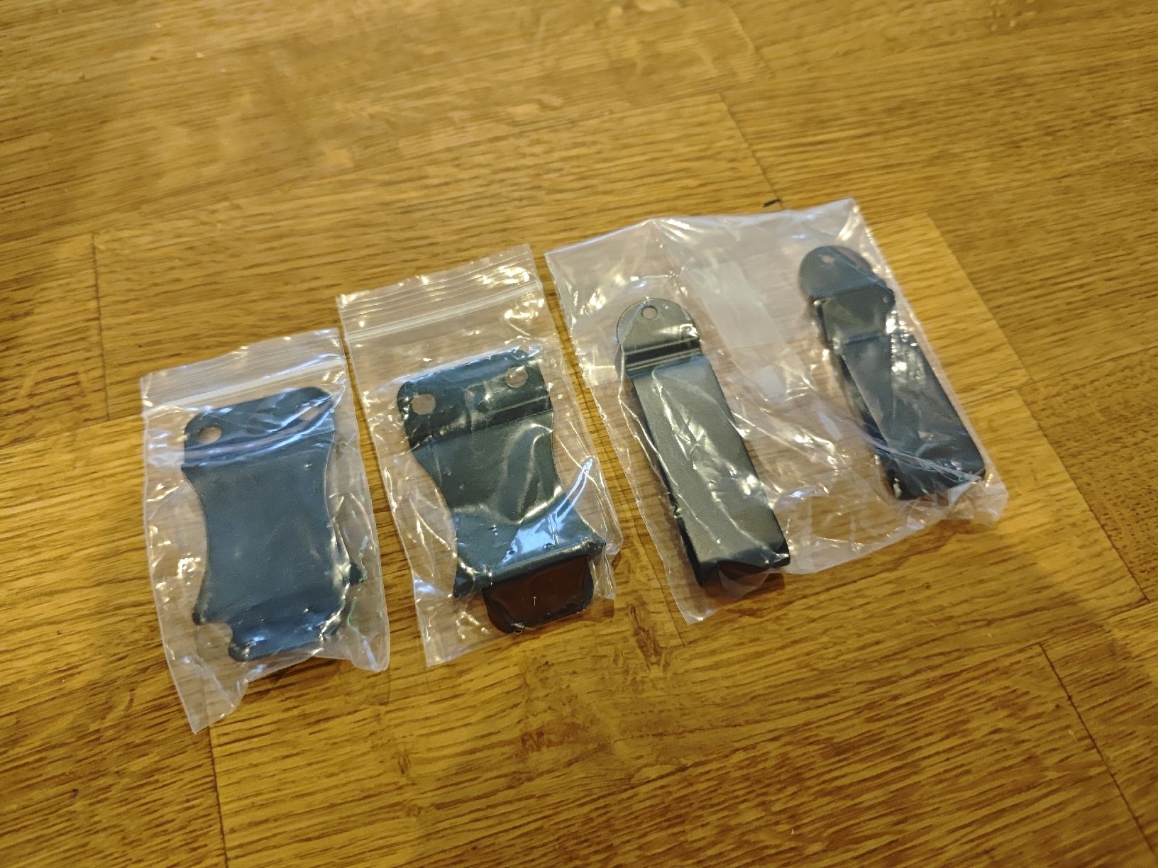 Tiro a segno: Gürtelclips für Holsterbau – Usato da Wittenbach venduto da stefange