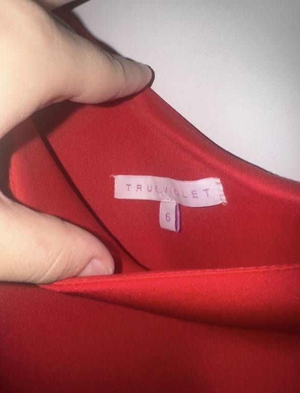 Kleider: Rotes Abendkleid, Grösse S – Gebraucht aus Brüttisellen von Ariana-24 2