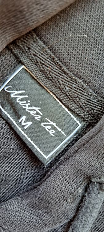 Pullover & Sweatshirts: Schwarzer Mister Tee Hoodie, Grösse M - Lässiger Style🤞 – Gebraucht aus Beromünster von gha_pd9j 1