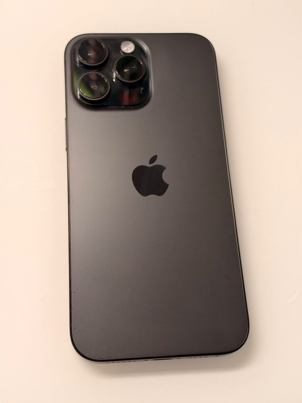 Apple Telefoni cellulari / Smartphones: iPhone 16 Pro Max 1 TB Black Titanium – Usato da Zug venduto da AceHood 3