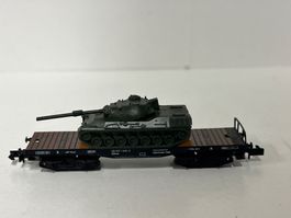 Spur N Arnold Flachwagen beladen mit Panzer