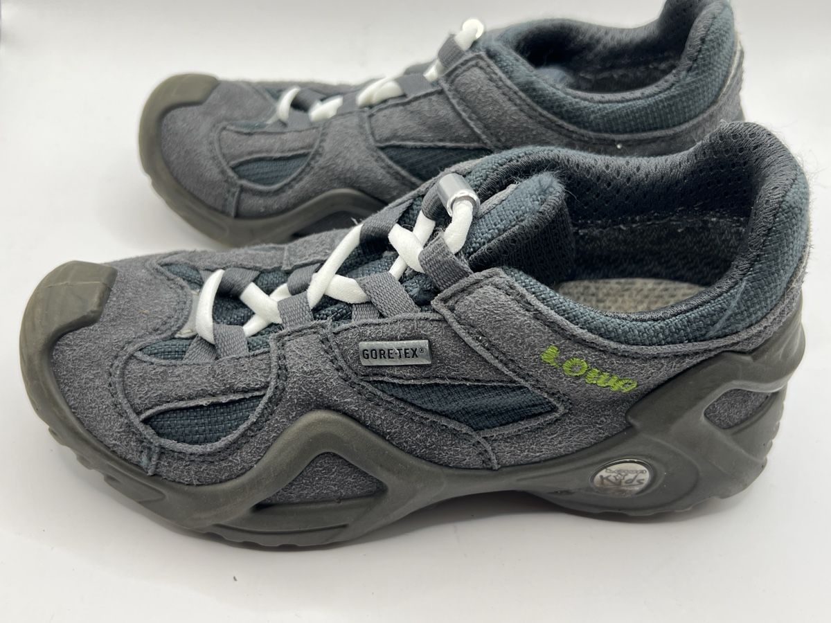 Lowa Scarpe per ragazzi: LOWA Gore-Tex Trekkingschuhe grau - Gr. 31 – Usato da Zuchwil venduto da Commander0