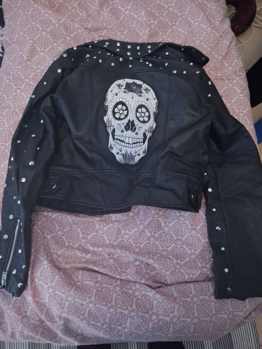 Zara Giacche: Giacca in pelle Zara Basic con borchie e teschio 💀 – Difettoso da Monte Carasso venduto da Buttefly